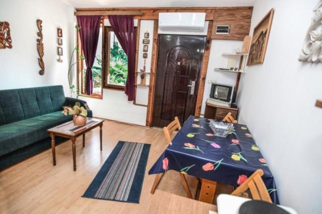 Backyard Apartment โอครีด ภายนอก รูปภาพ